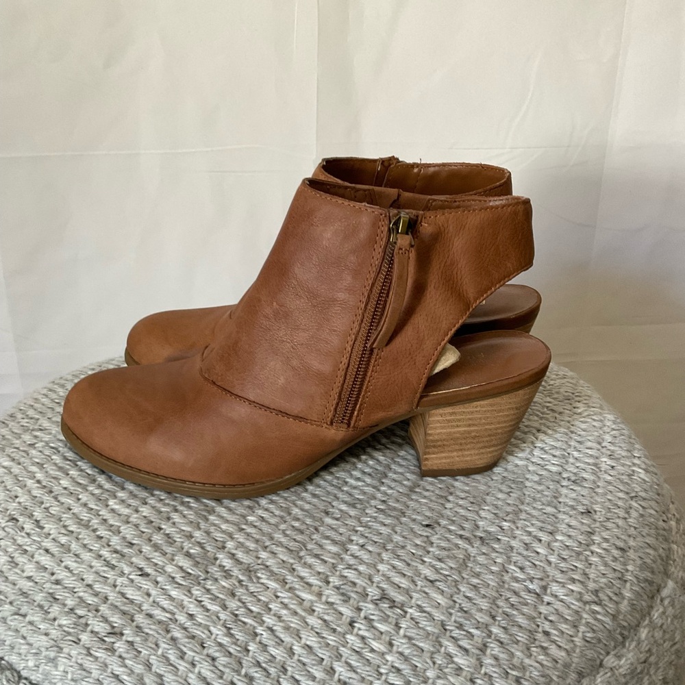 Franco Sarto closed toe sling back leather bootie Size 9